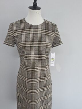NWT size 4 Calvin Klein Black & Cream Plaid Short-Sleeve Sheath Dress
